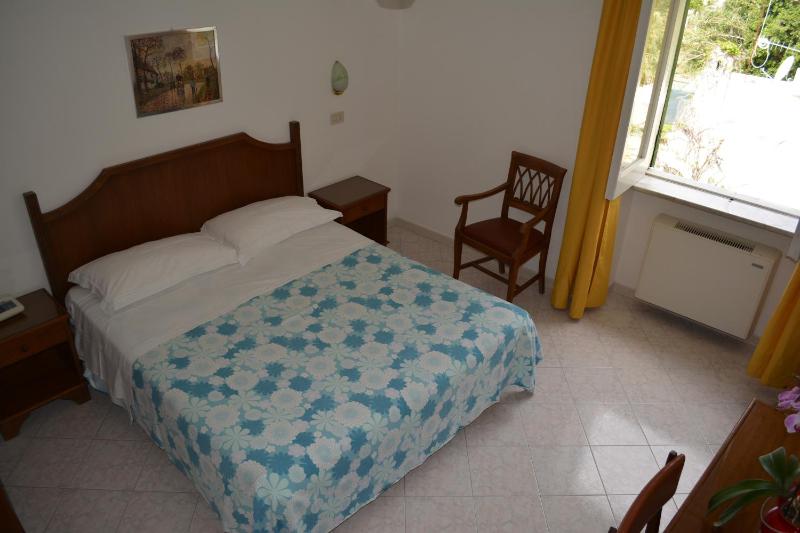 Quadruple Room image 4