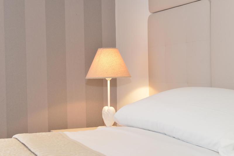 Quadruple Room with Balcony image 2