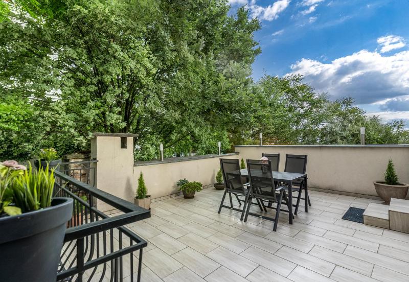 Deluxe Suite | King-size bed | 40m2 Terrace | A/C image 4