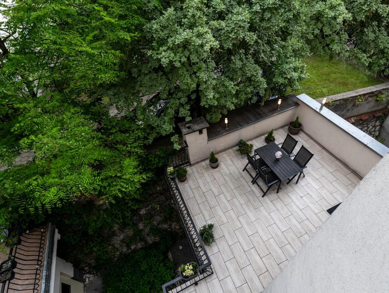 Deluxe Suite | King-size bed | 40m2 Terrace | A/C image 2