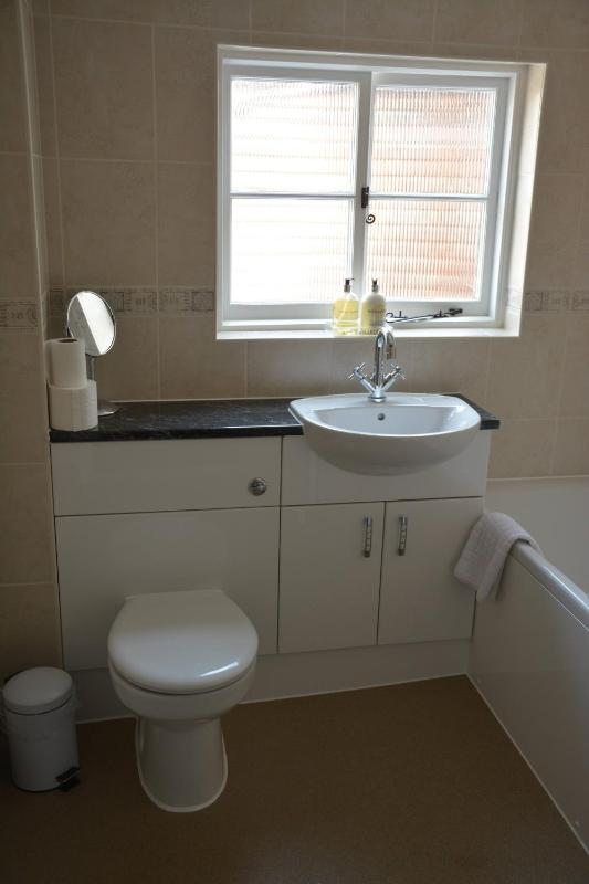 Single Room with Shared Bathroom image 2