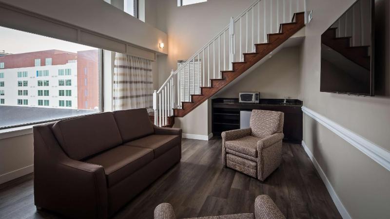 King Suite with Sofa Bed and River View - Non-Smoking image 3