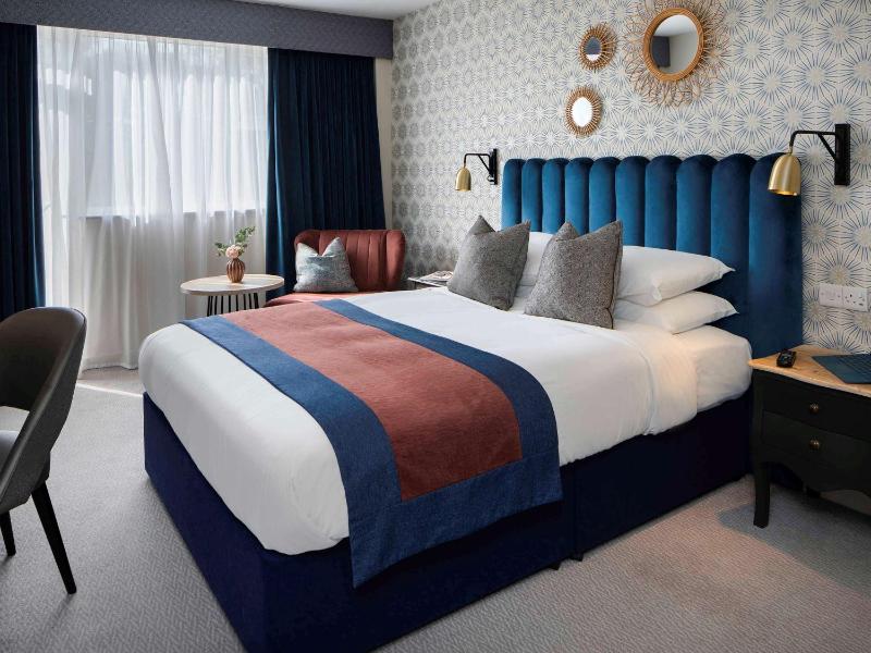 Classic Double Room image 3