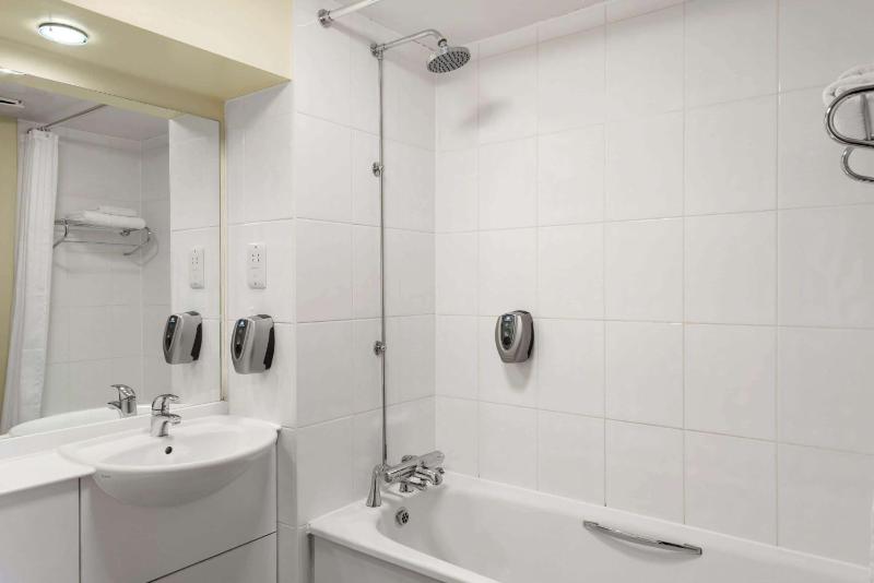 Double Room with Single Bed and Sofa Bed image 3