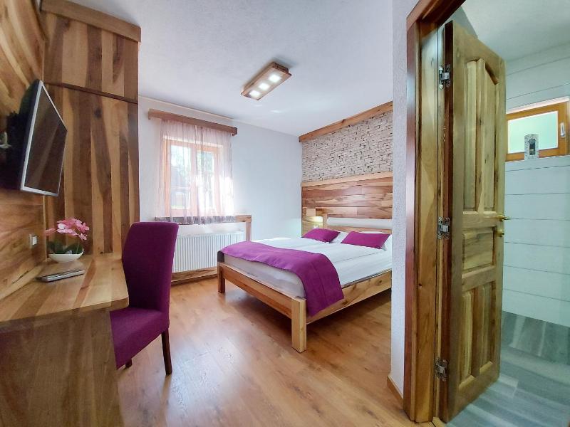 Double Room image 1