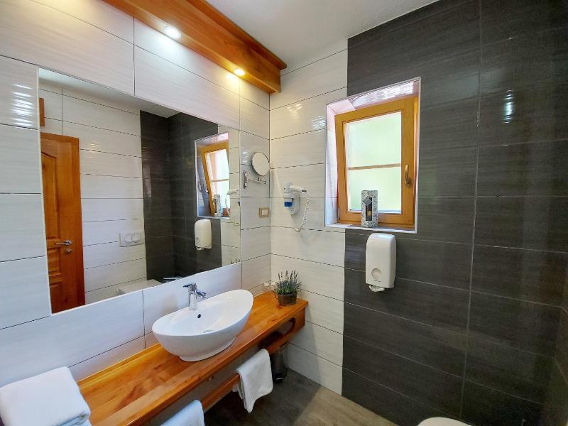 Deluxe Double Room image 2