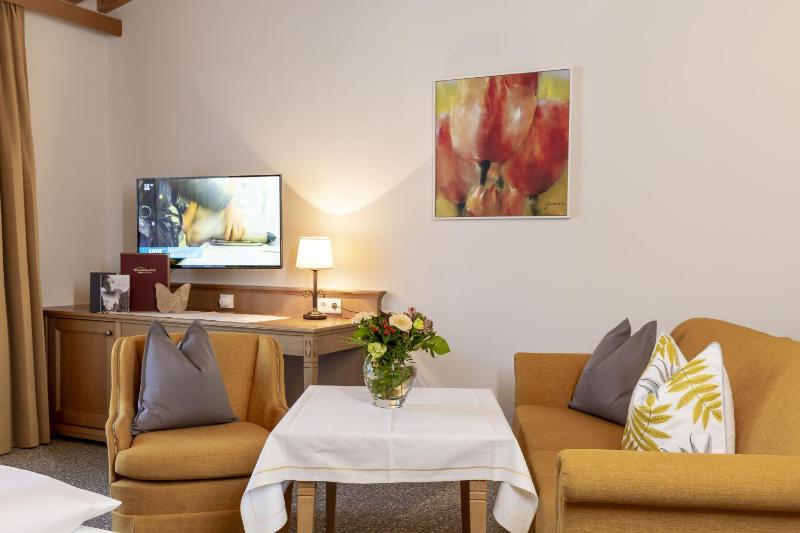 Superior Double Room image 3