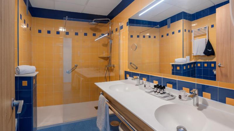 Single Room with Terrace image 1