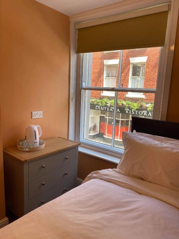 Single Room with Private Bathroom image 1