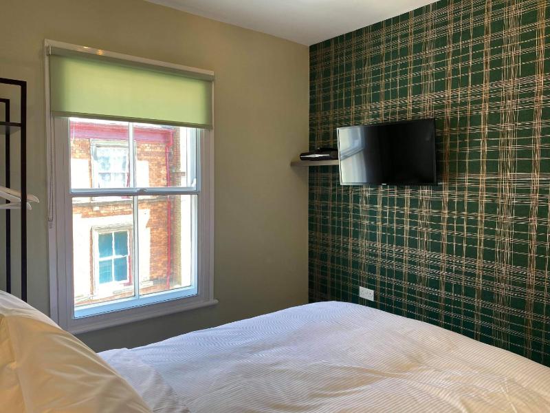 The Black Swan Hotel - image 11