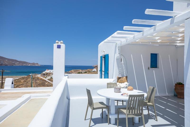 Two-Bedroom Apartment with Sea View (5 Adults) image 3