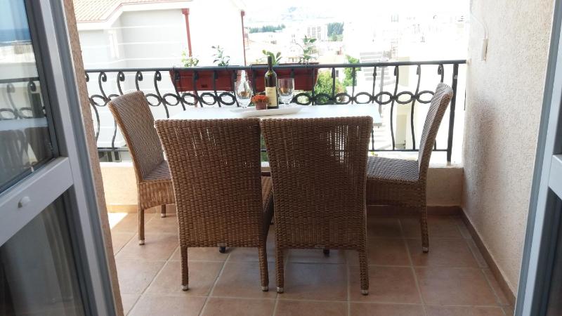 Studio with Landmark and Sea View image 3