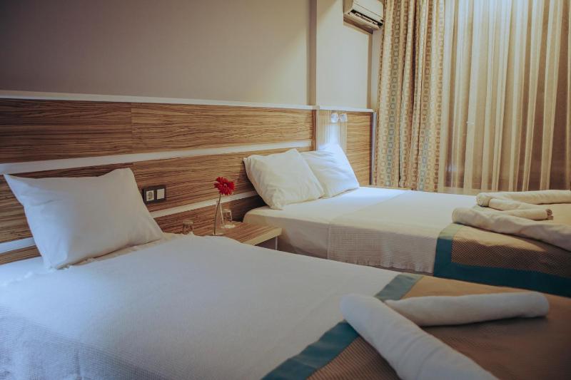 Comfort Triple Room image 4