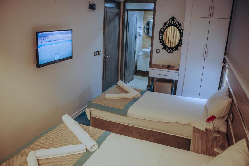 Comfort Triple Room image 3