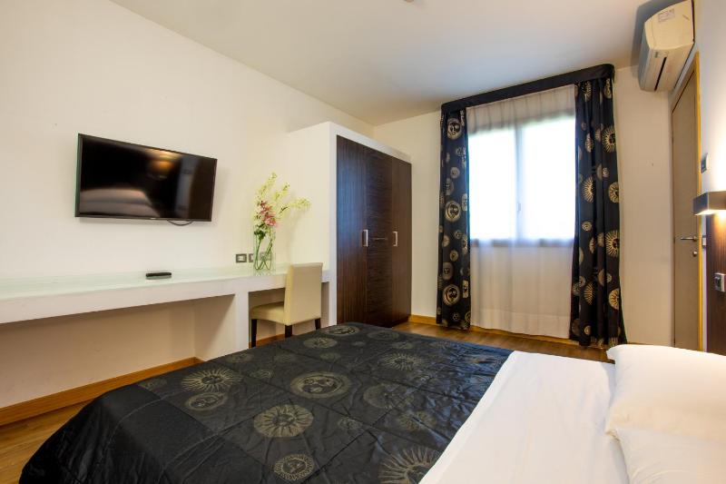 Superior Double Room image 2
