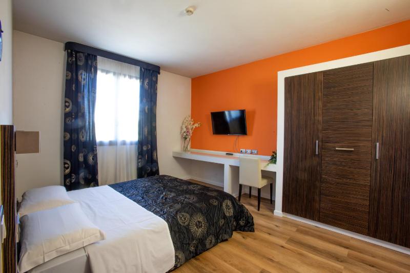 Superior Double Room image 4