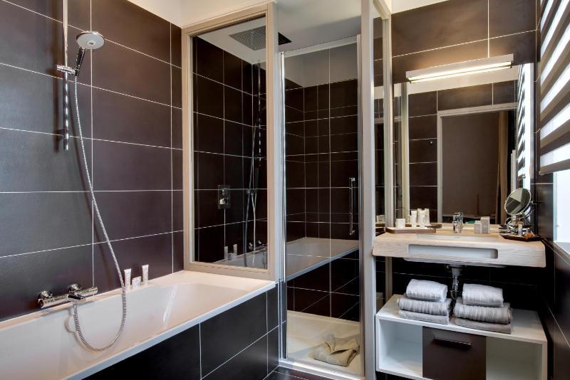 Deluxe Twin Room image 3