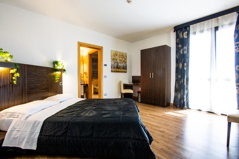Superior Double Room image 1