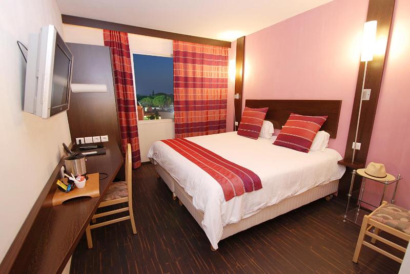 Superior Double or Twin Room image 4