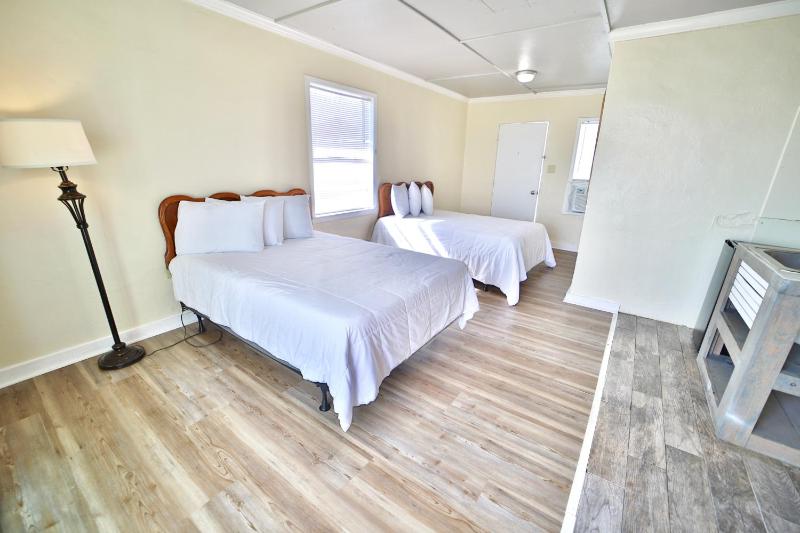Standard Double Room image 3
