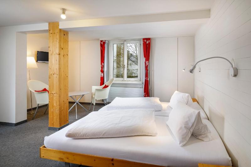 Triple Room with Balcony image 2