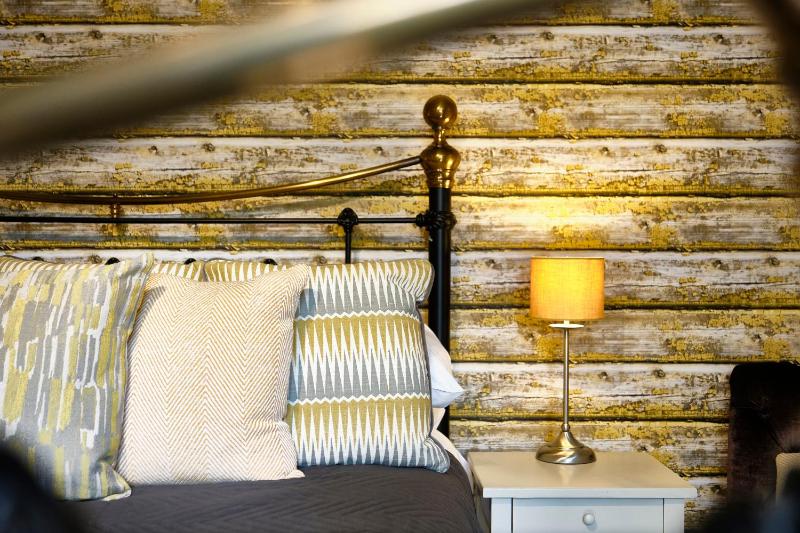 Economy Double Room image 3