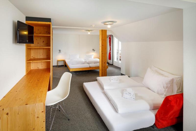 Quadruple Room with Balcony image 2