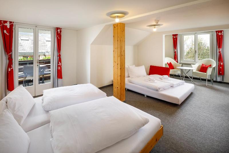 Quadruple Room with Balcony image 3