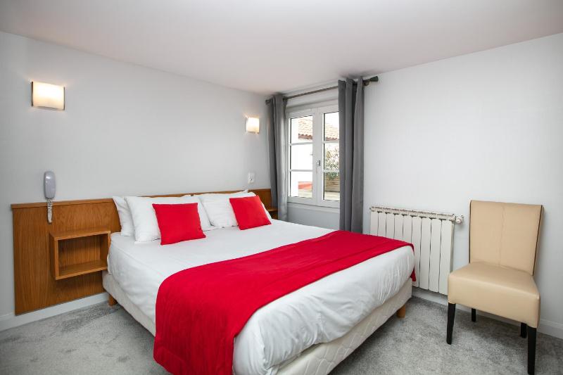 Standard Double or Twin Room image 3