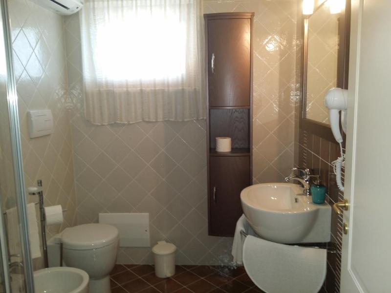 Large Double or Twin Room image 1