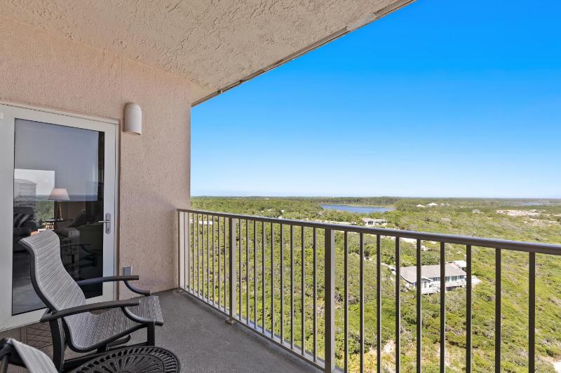 Three Bedroom Apartment image 3