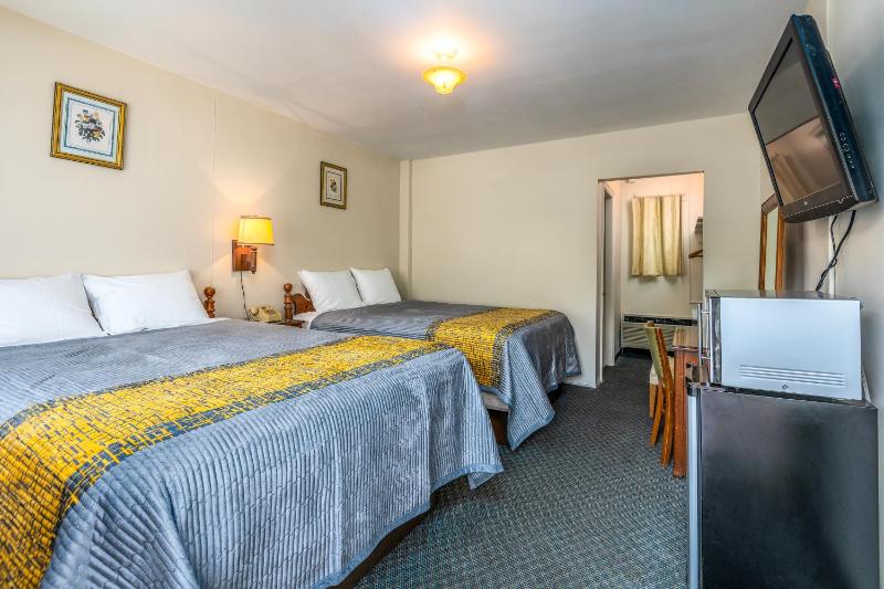 Double Room image 1