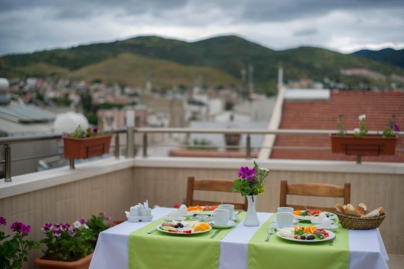 Deluxe Double or Twin Room image 3