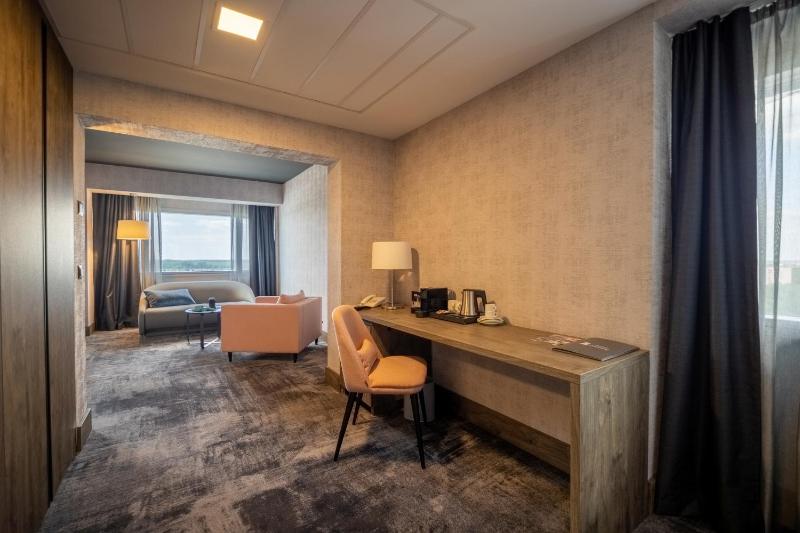 Executive Suite image 3