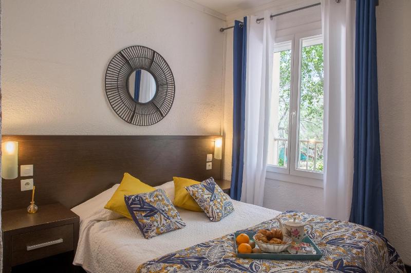 Standard Double Room image 3