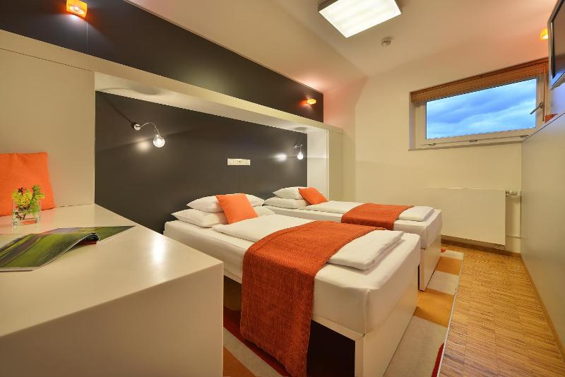 Superior Suite with Terrace and Whirlpool  image 3
