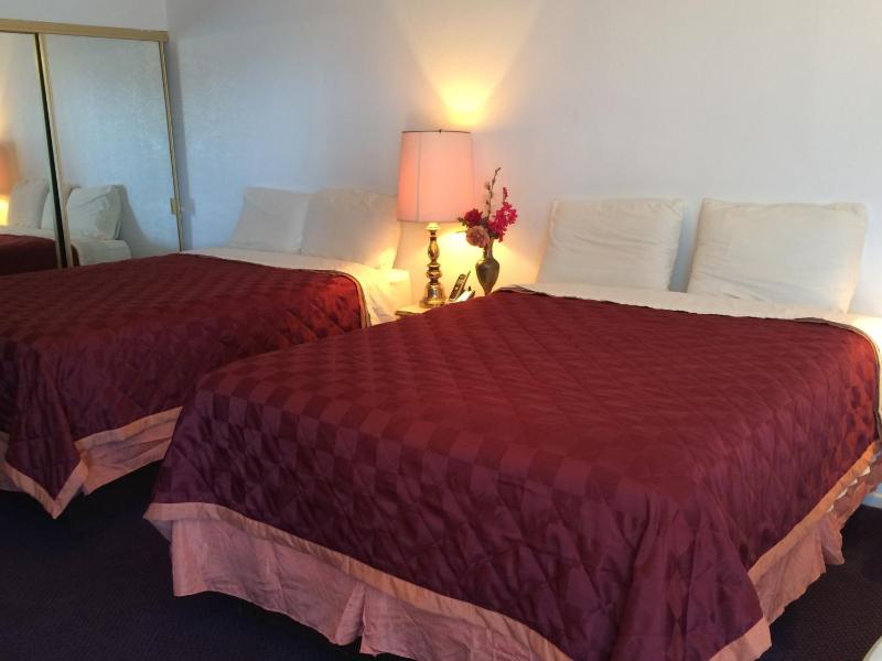 Double Room with Two Double Beds image 4