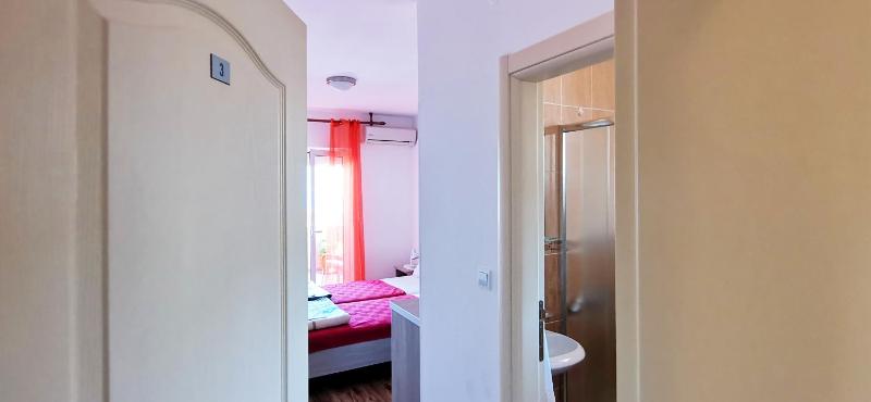 Standard Twin Room with Sea View image 3