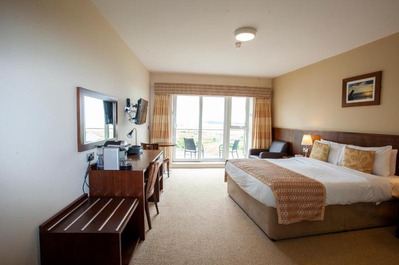 Deluxe Double Room with Sea View image 4