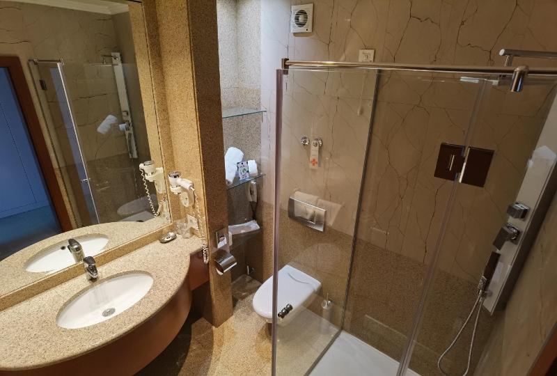 Lux Room image 3