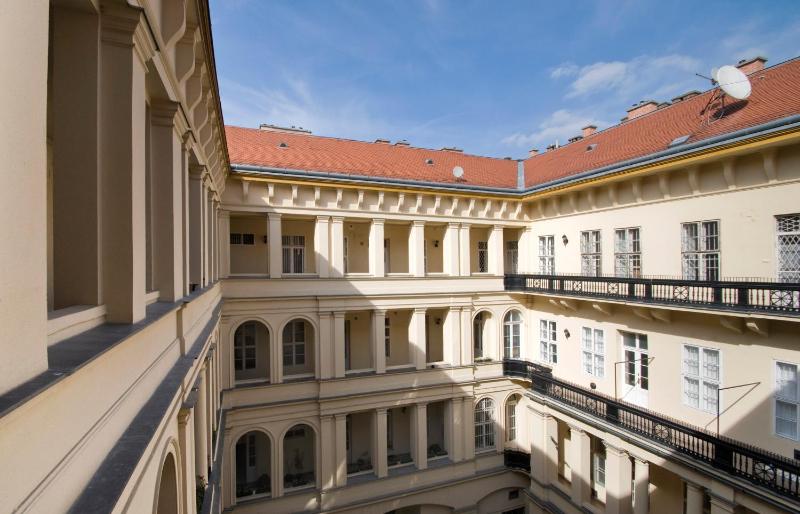 Superior Apartment image 2
