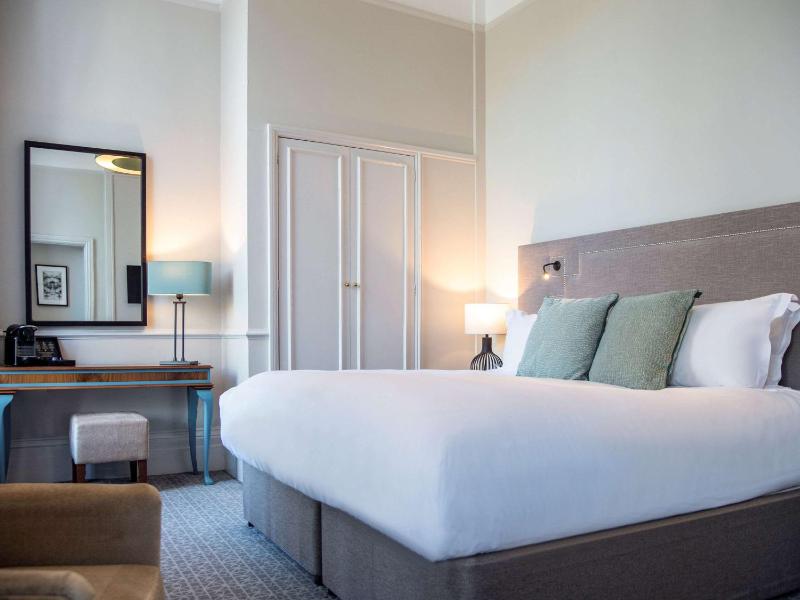 Standard Queen Room image 4