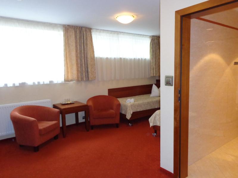 Economy Double Room image 2