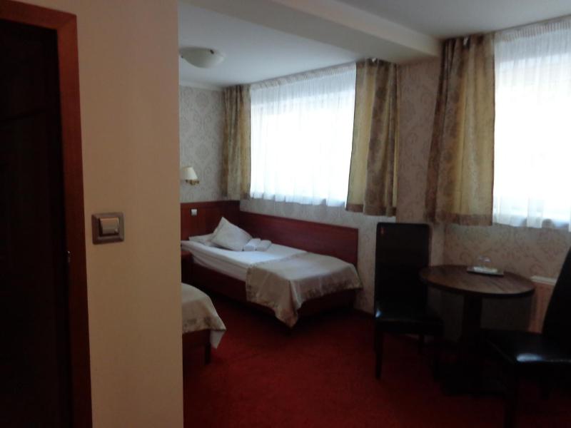 Economy Double Room image 4