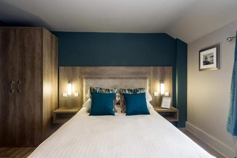 Deluxe King Room with Sea View image 2