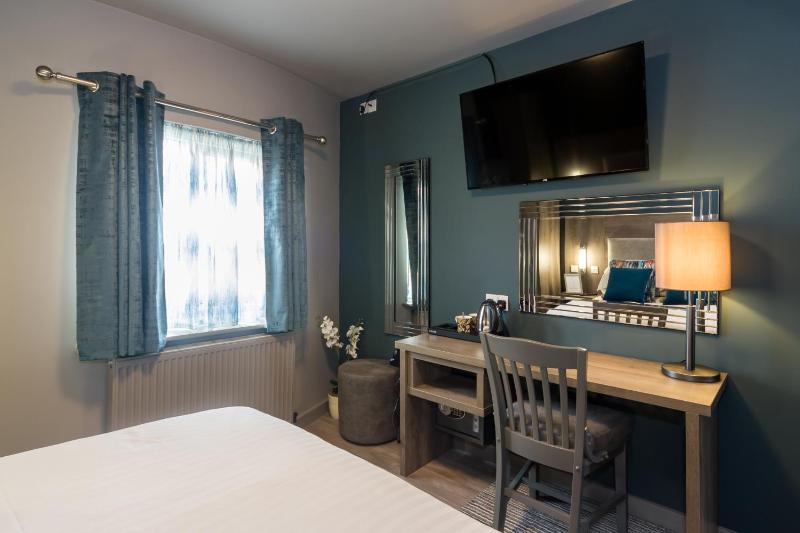Deluxe Double Room with Sea View image 2