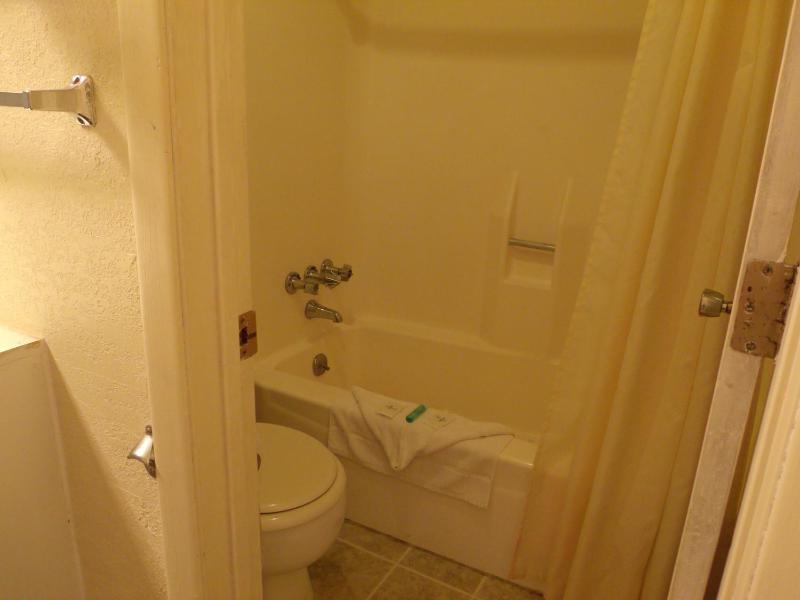 Queen Room with Two Queen Beds - Non-Smoking image 3