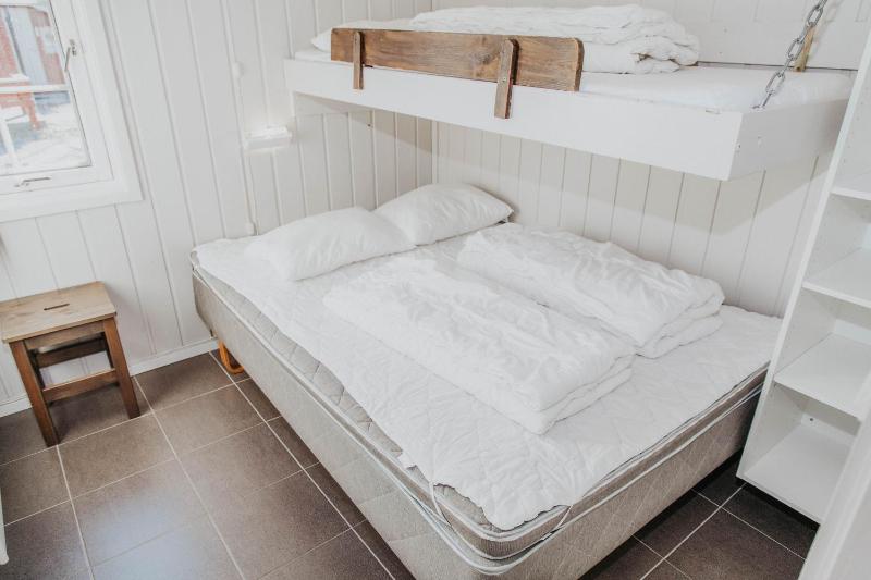 Three-Bedroom Cottage image 4