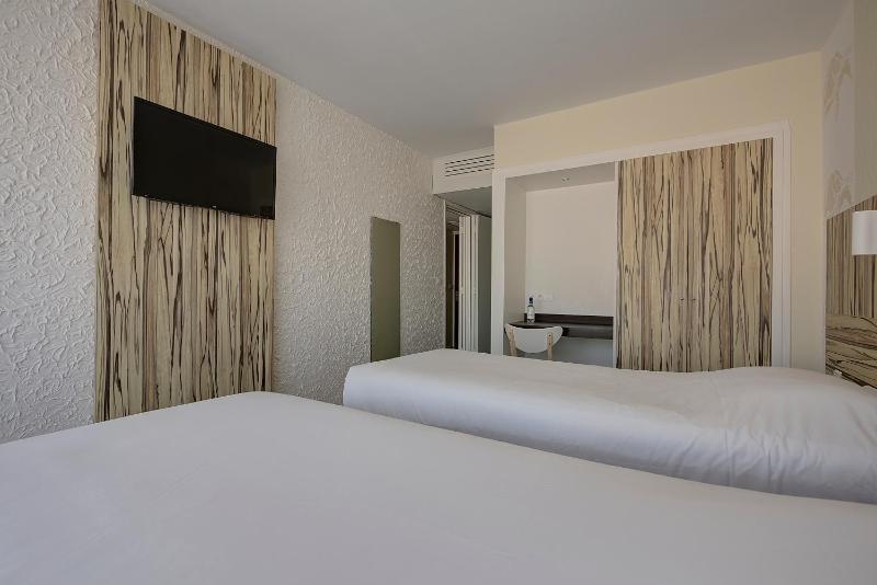 Family Communicating Room image 2