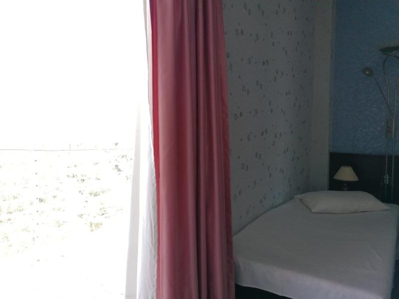 Twin Room with Extra Bed image 3
